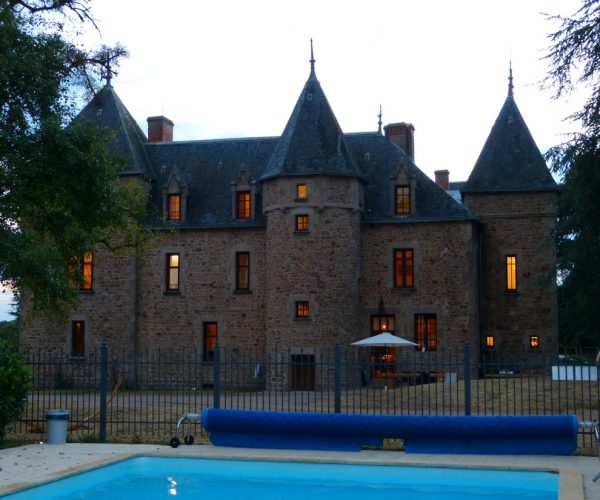 Chateau Bussolles zwembad